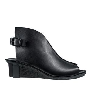 Custom sustainable leather Trippen Mandarin f wedge sandal in black size 7 / 39